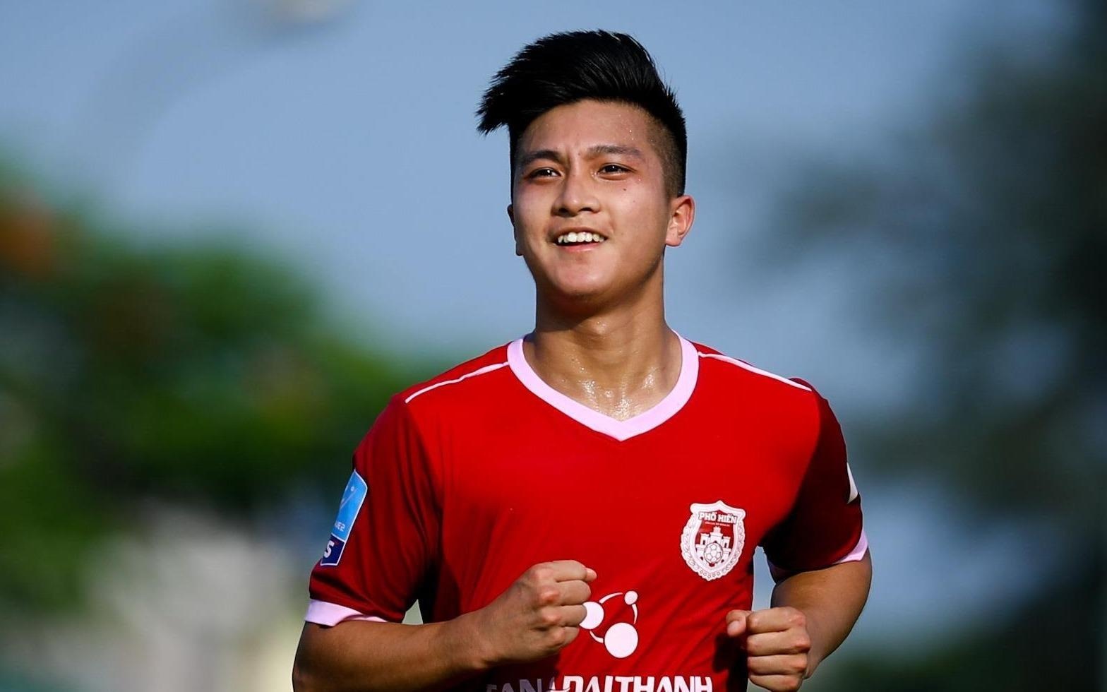 Tien ve Martin Lo bat ngo dong nam chinh trong mot MV ca nhac hinh anh