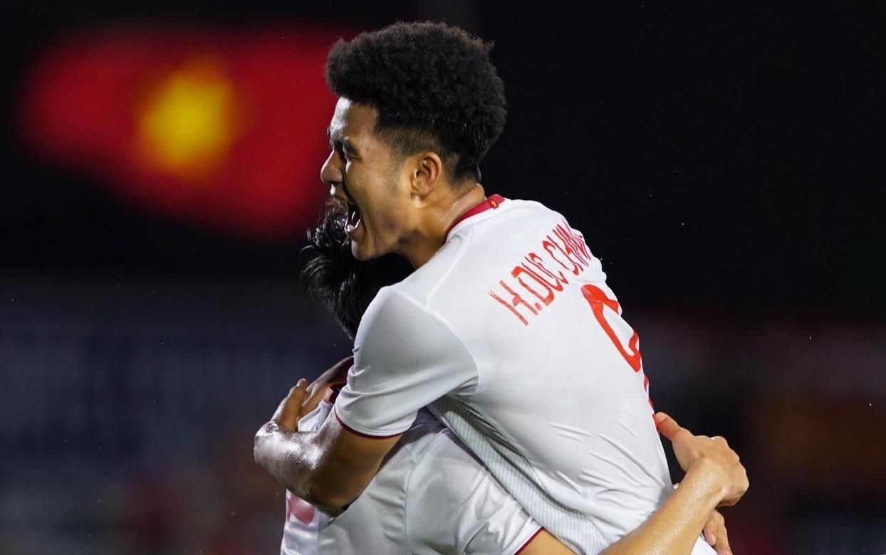 Anh che Duc Chinh toa sang trong tran gap U22 Singapore hinh anh