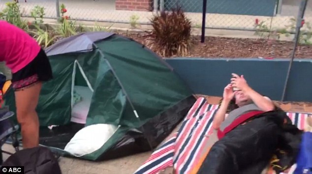 bố mẹ xin học cho con ảnh 2 bo me xin hoc cho con anh 2