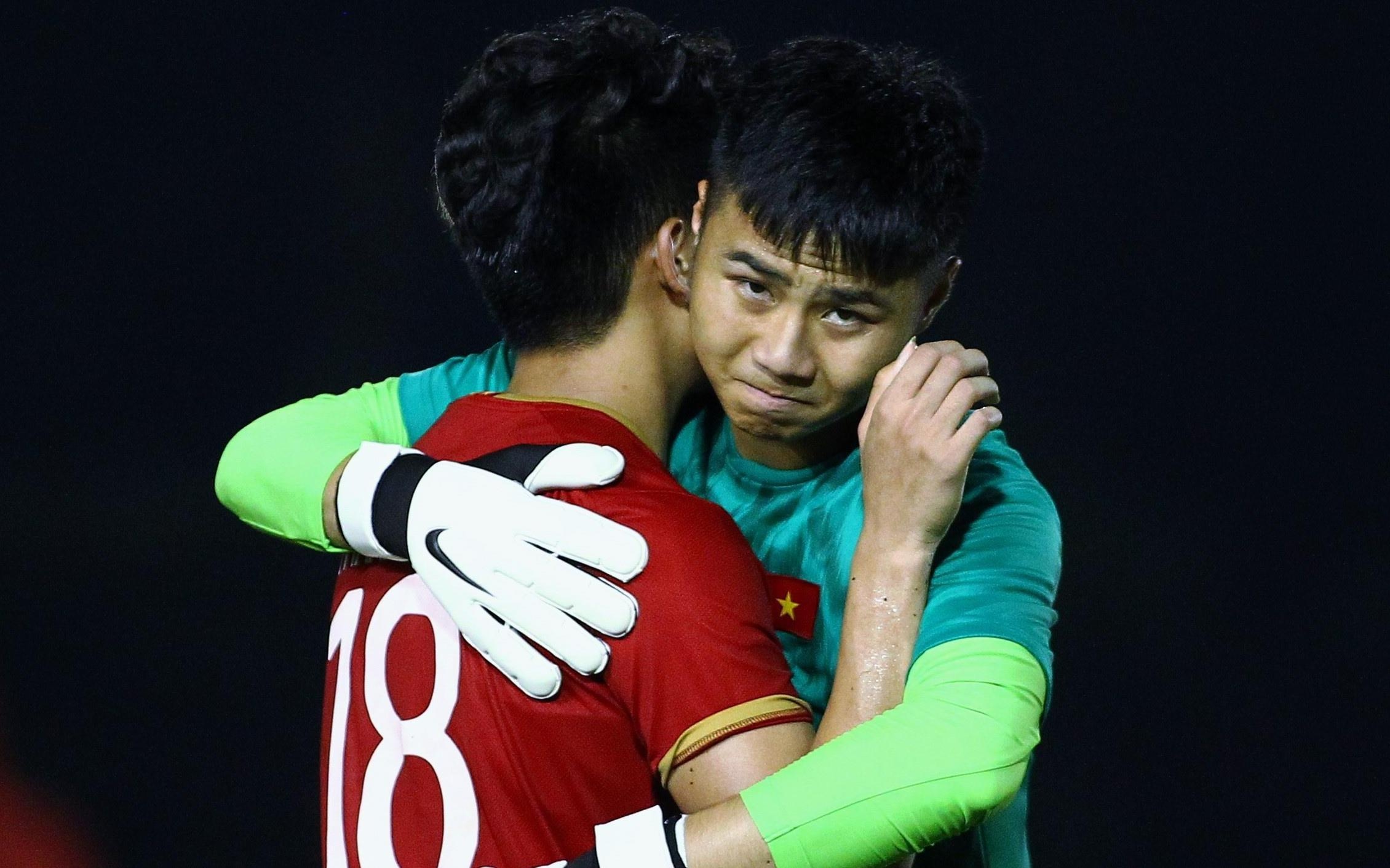 Thu mon Van Toan nhan 'mua loi khen' sau tran thang Campuchia hinh anh