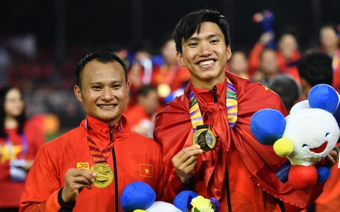 Dan mang Han Quoc: 'Day la thoi ky hoang kim cua bong da Viet Nam' hinh anh