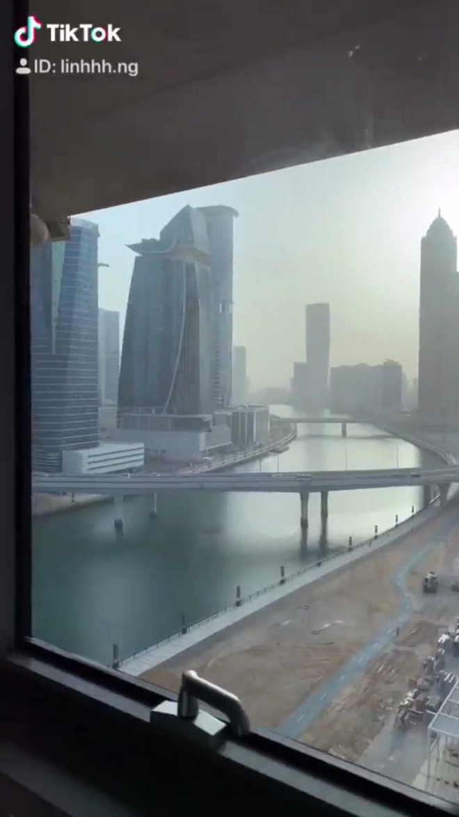 ban gai cau thu anh 8