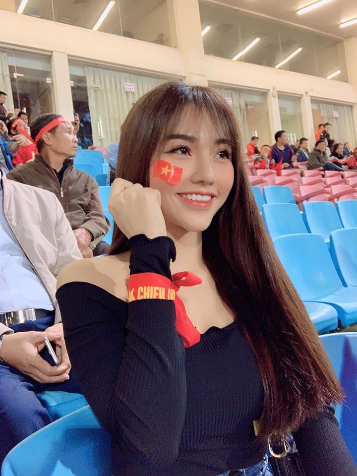 ban gai cau thu anh 4