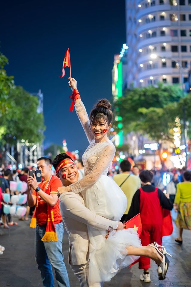 chup anh cuoi khi di bao anh 1