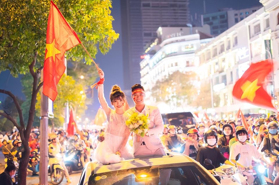 chup anh cuoi khi di bao anh 3