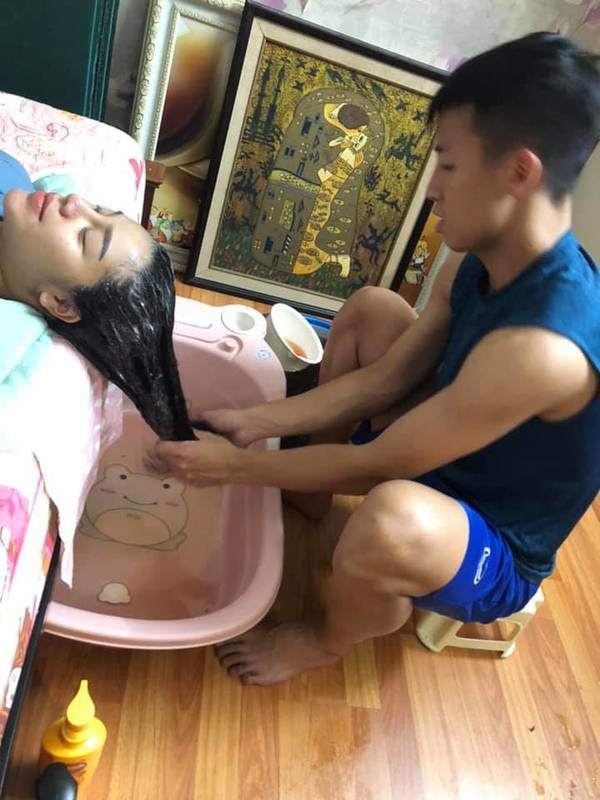 cầu thủ thương vợ chăm con ảnh 2 cau thu thuong vo cham con anh 2