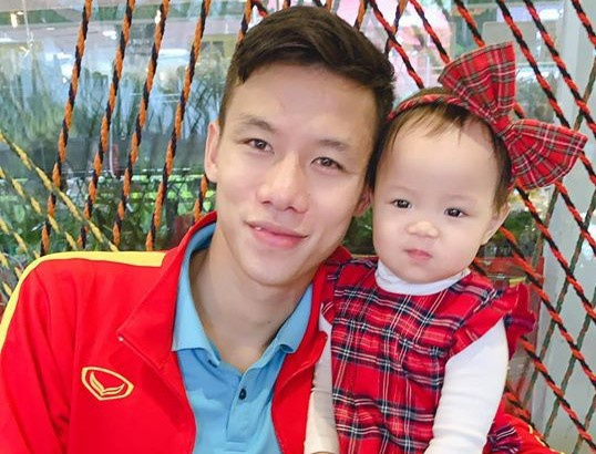 Cac tuyen thu Viet duoc khen la 'ong bo quoc dan' vi yeu vo cham con hinh anh