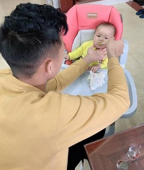 cầu thủ thương vợ chăm con ảnh 6 cau thu thuong vo cham con anh 6