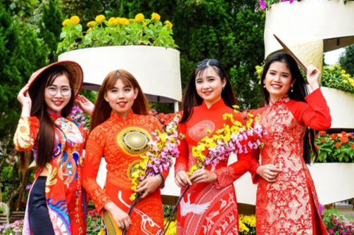 Chuc Tet xua va nay khac nhau the nao hinh anh