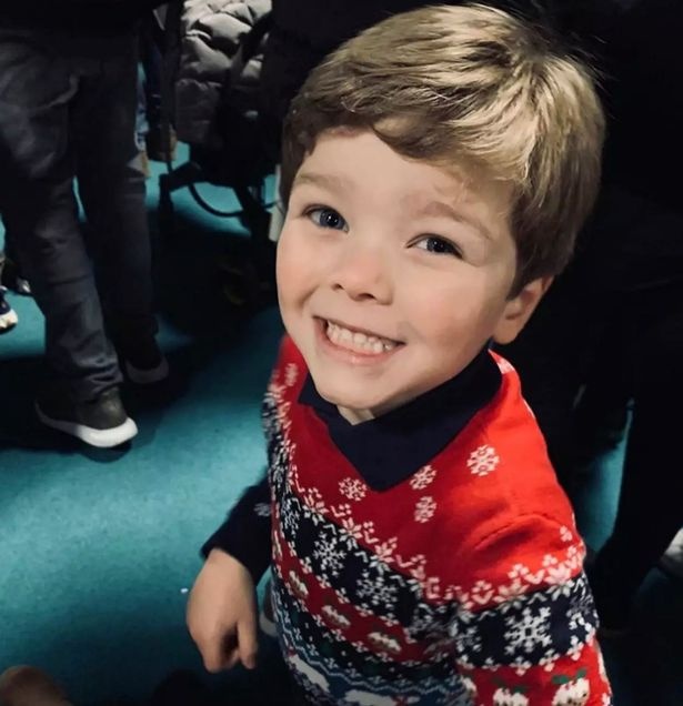 cau be 4 tuoi dung ngon ngu ky hieu anh 2