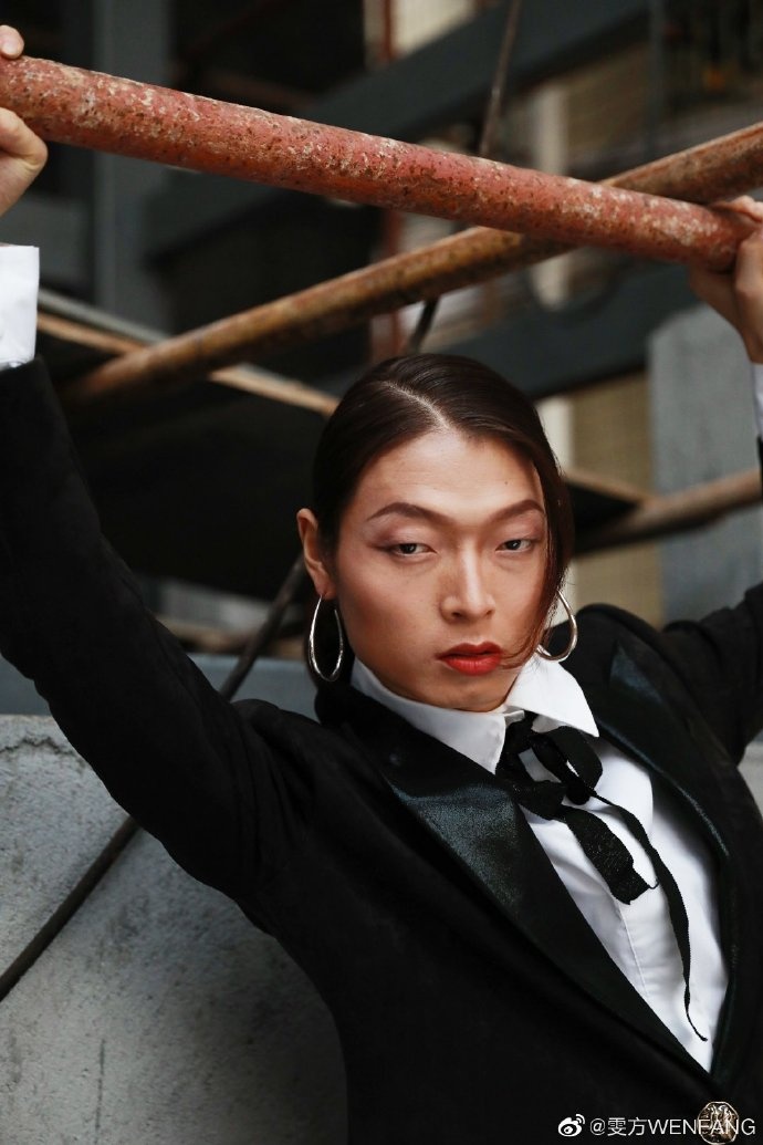 chàng trai cosplay mẫu nữ ảnh 1 chang trai cosplay mau nu anh 1