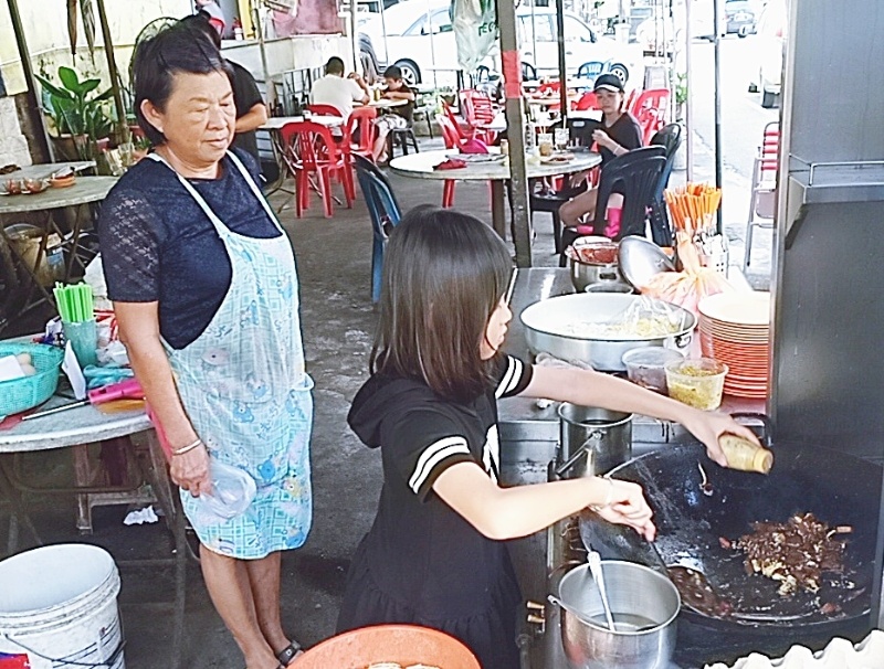cô bé nấu ăn điêu luyện ảnh 1 co be nau an dieu luyen anh 1