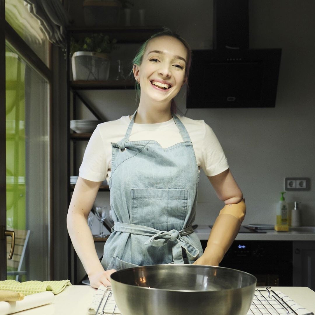 co gai cut tay lam nguoi mau anh 3