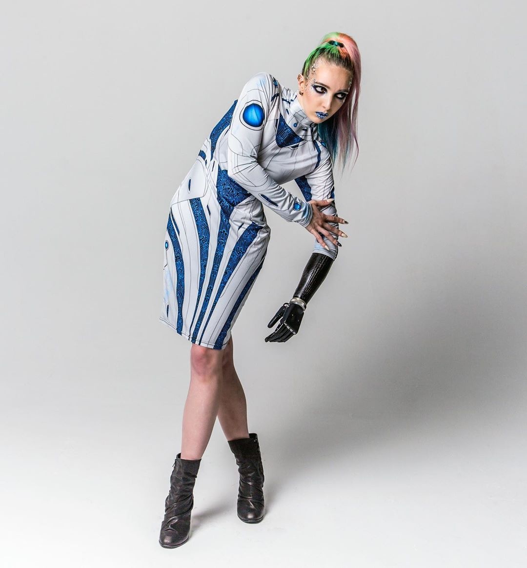 co gai cut tay lam nguoi mau anh 5