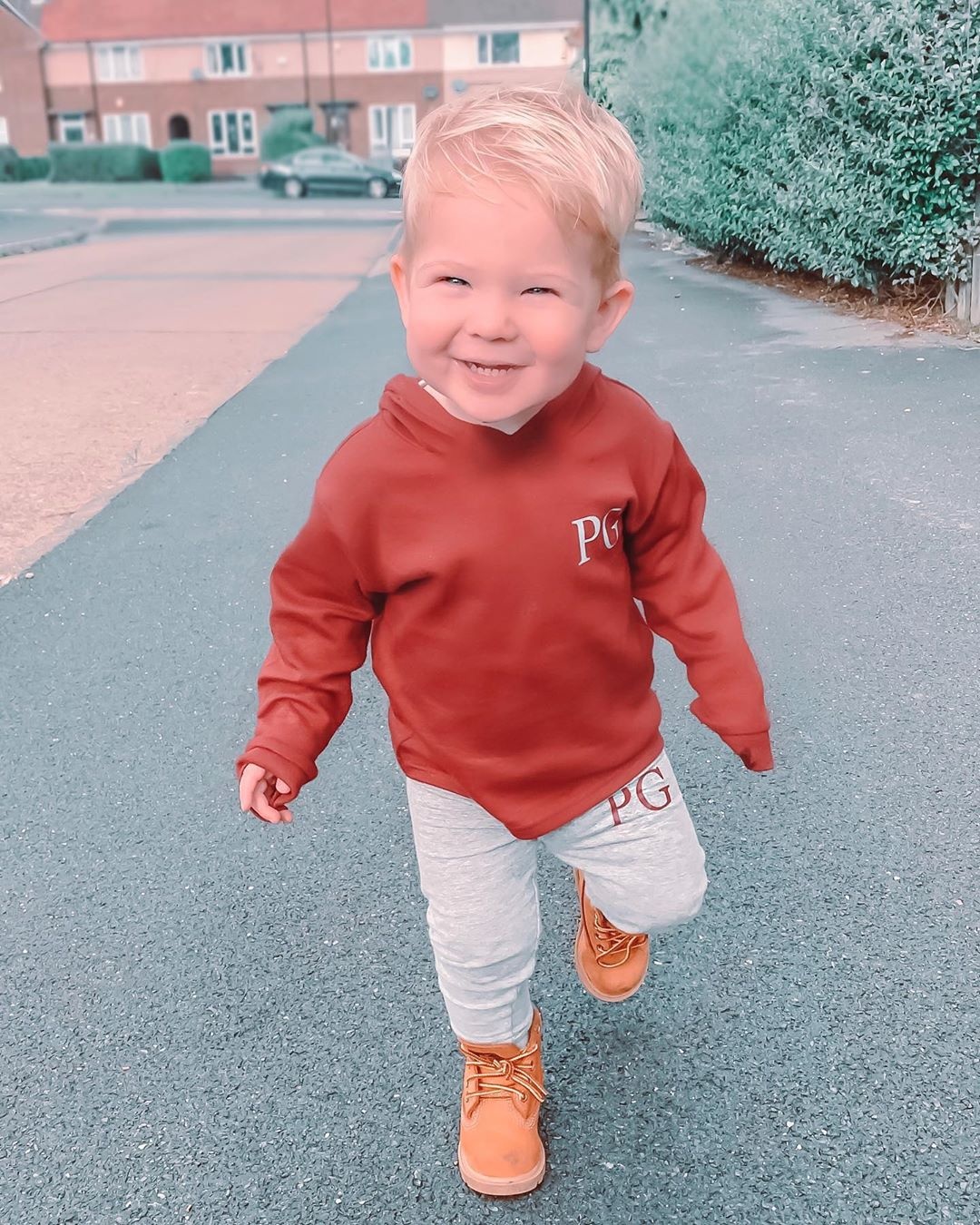 cậu bé kiếm hàng nghìn USD trên mạng ảnh 4 cau be kiem hang nghin USD tren mang anh 4