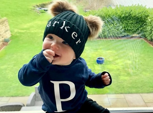 Cau be 2 tuoi la ngoi sao mang xa hoi, kiem hang chuc nghin USD hinh anh