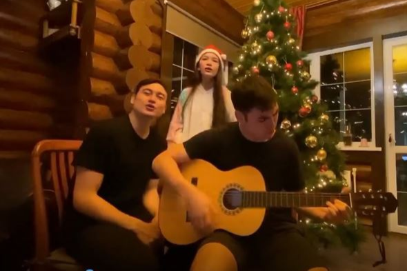 Dang Van Lam cung 2 em dan hat dip nam moi hinh anh