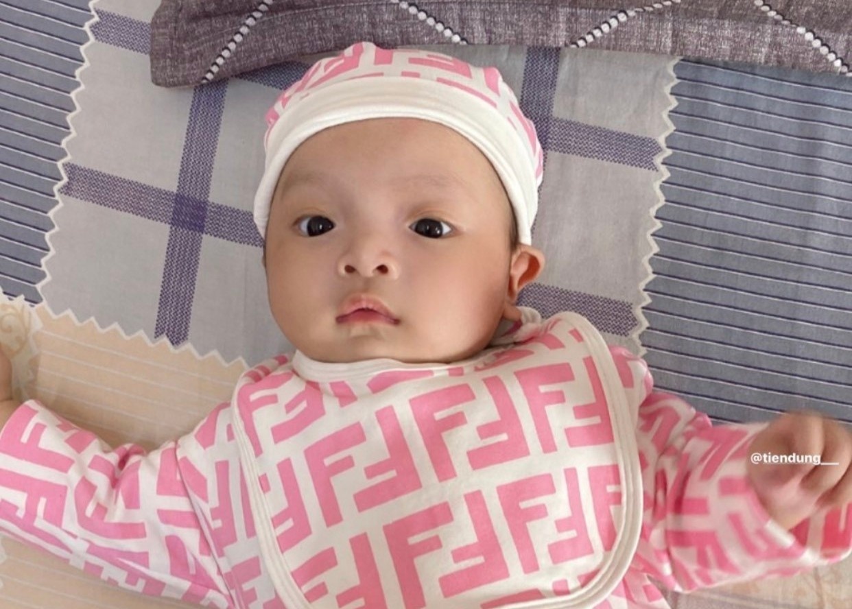 Khanh Linh cho con dien cay do hieu len doi tham Bui Tien Dung hinh anh