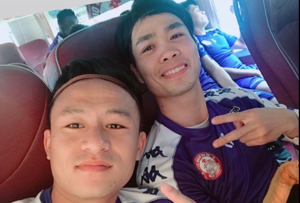 Cong Phuong check-in than thiet voi dong doi o CLB TP.HCM hinh anh