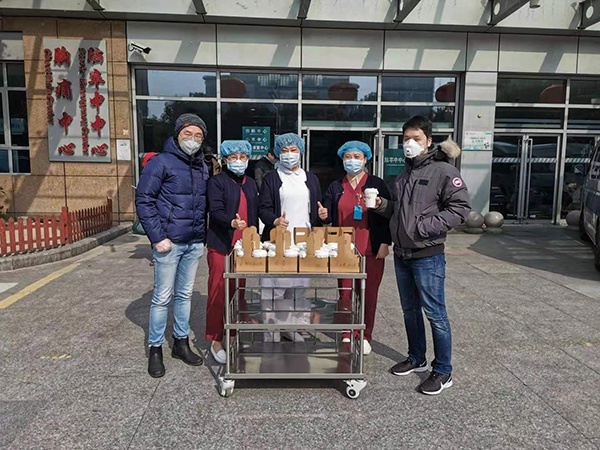ủng hộ nhân viên y tế chống corona ảnh 7 ung ho nhan vien y te chong corona anh 7