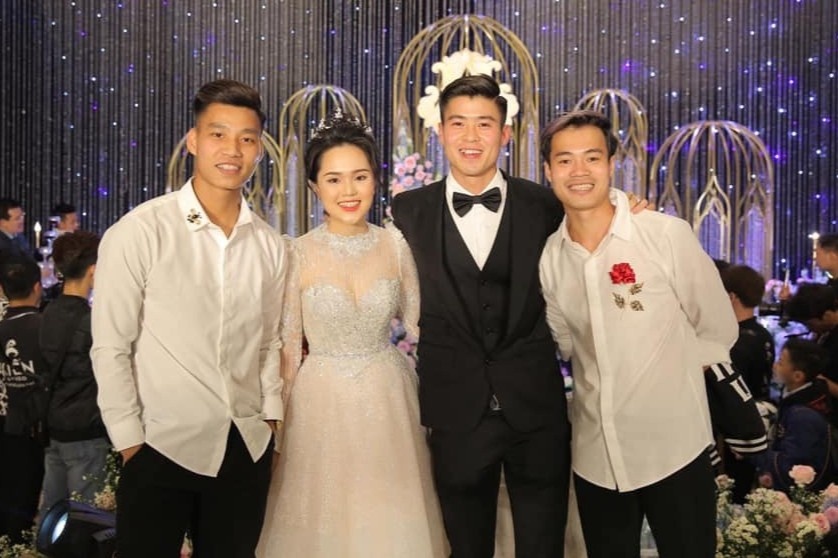 Bat duoc hoa cuoi Duy Manh, Van Toan bi fan treu sap 'noi got' ket hon hinh anh