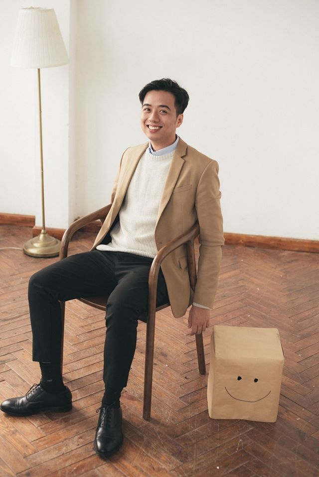 He Always Smiles tro lai anh 2