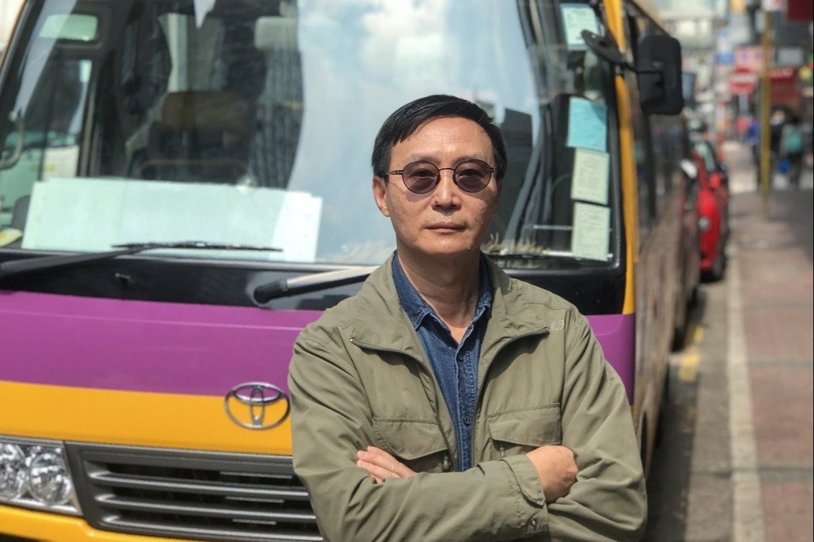 Tai xe dua don hoc sinh Hong Kong lao dao vi nhieu truong hoc dong cua hinh anh