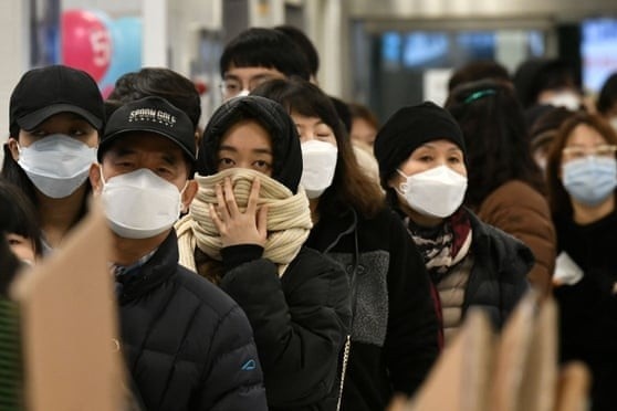 Nguoi Han Quoc met moi vi cach ly lau hinh anh