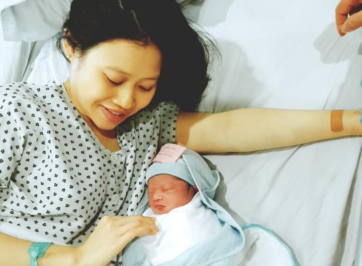 Cau thu Trong Hoang chao don con dau long hinh anh