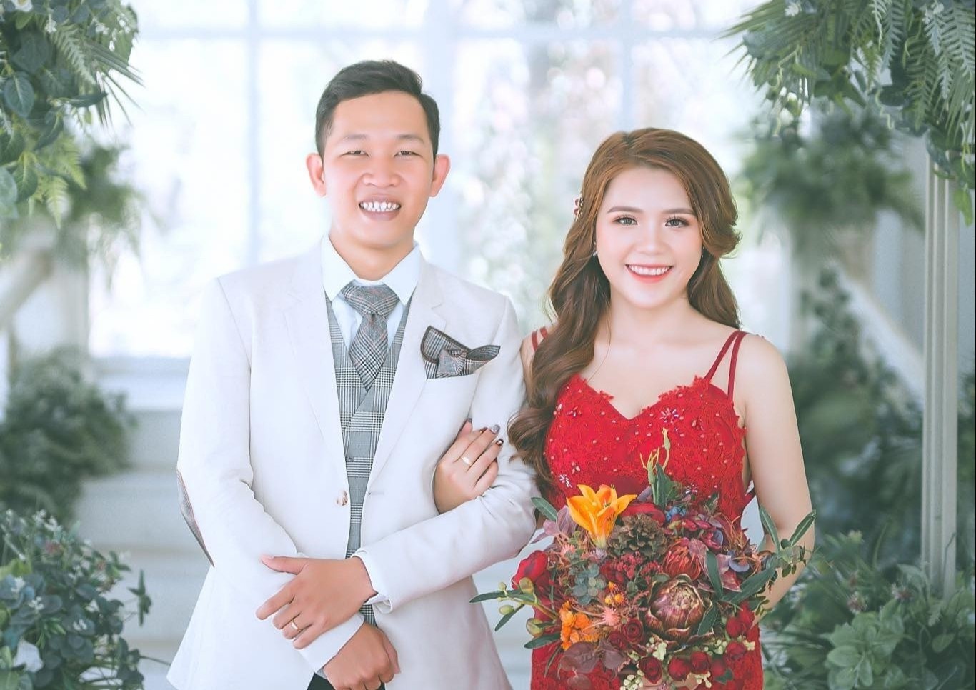 Doi yeu 6 nam hoan cuoi vi dich, cao loi 700 quan khach hinh anh