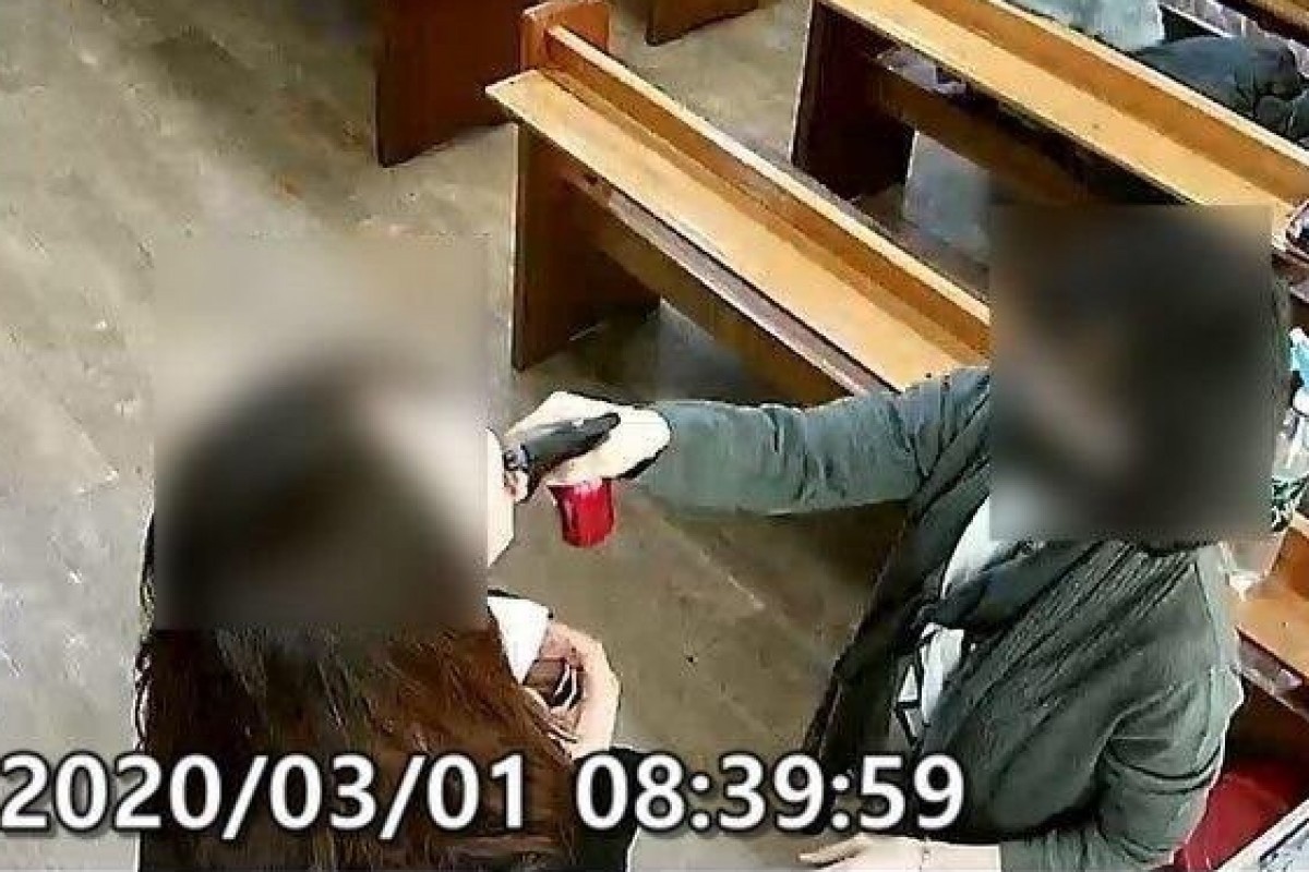 xit nuoc muoi vao mieng chong corona anh 1