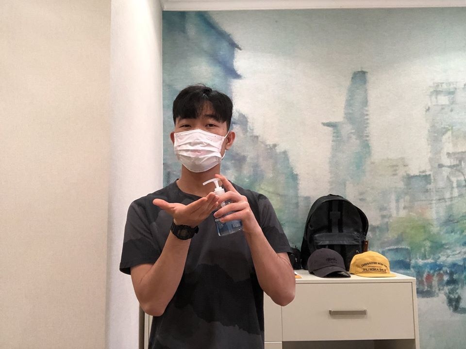 cau thu keu goi chong dich anh 6