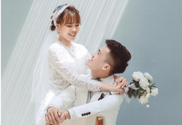 Doi sinh vien bi hieu nham tranh thu cuoi khi nghi hoc mua dich hinh anh