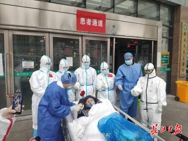 benh nhan covid-19 lon tuoi nhat anh 1