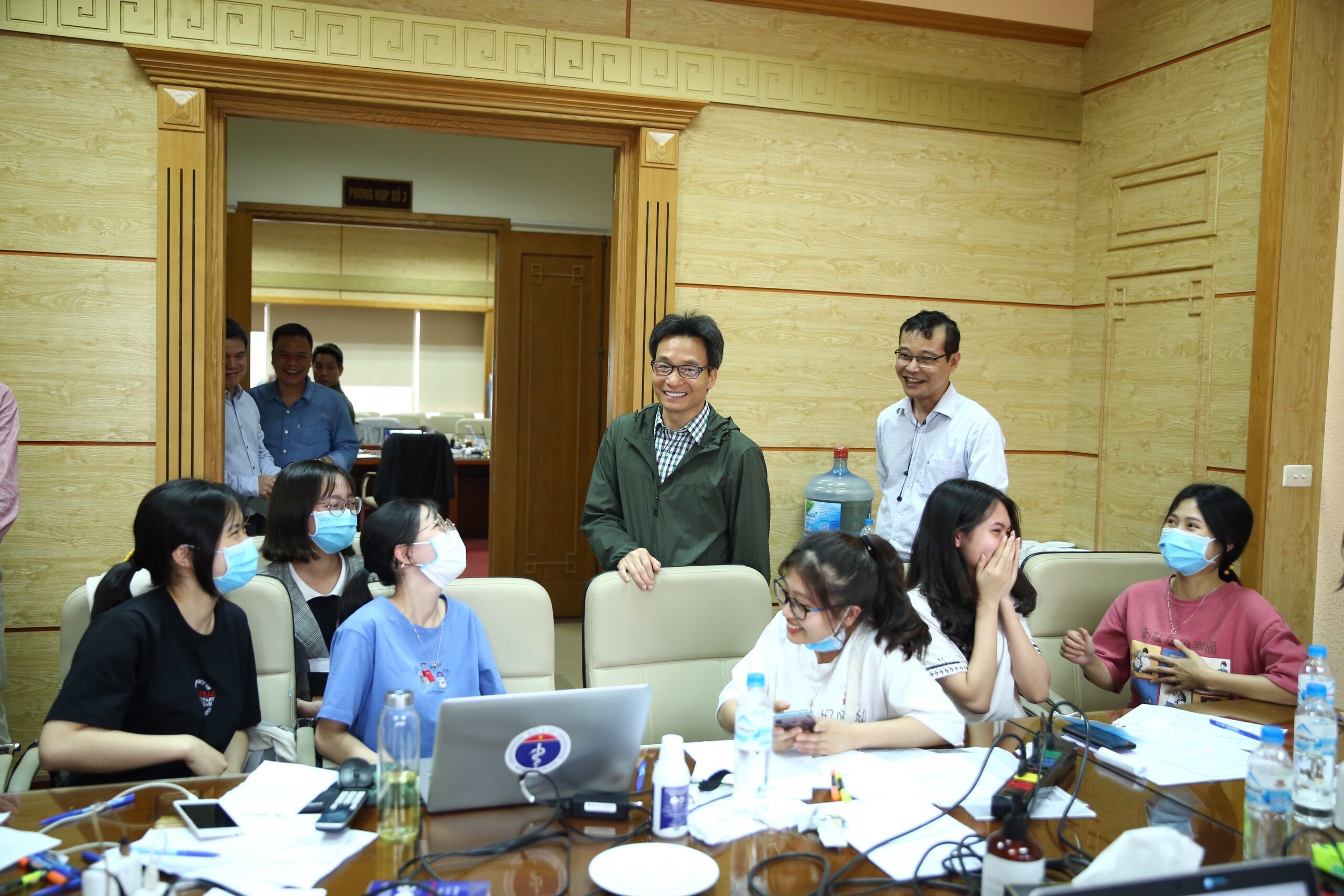 sinh viên tình nguyện chống dịch covid-19 ảnh 2 sinh vien tinh nguyen chong dich covid-19 anh 2