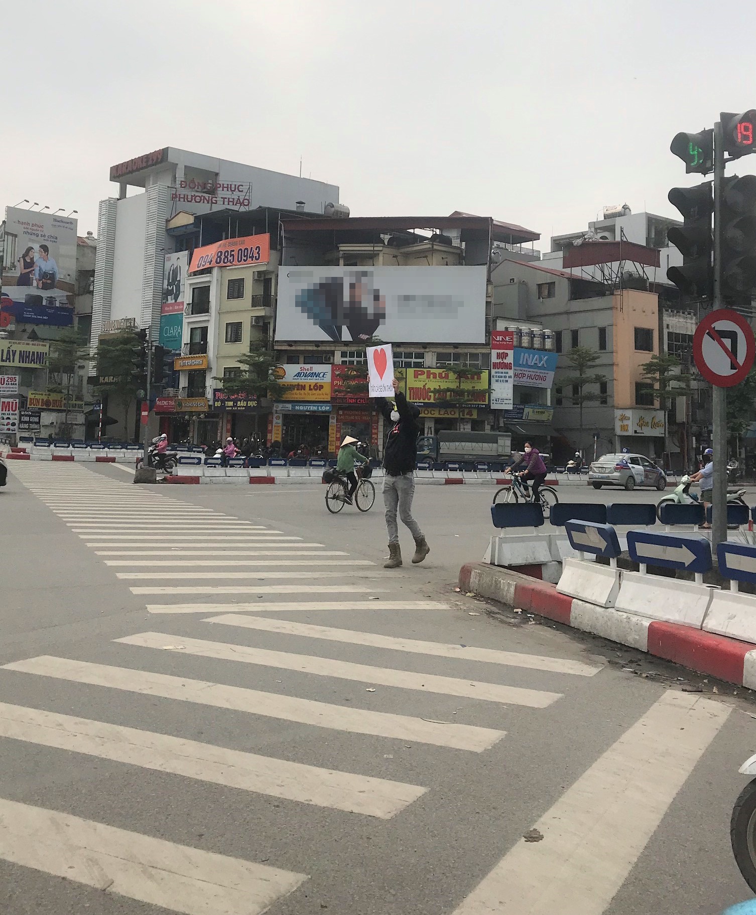 cam bien tat ca se on thoi giua pho anh 2