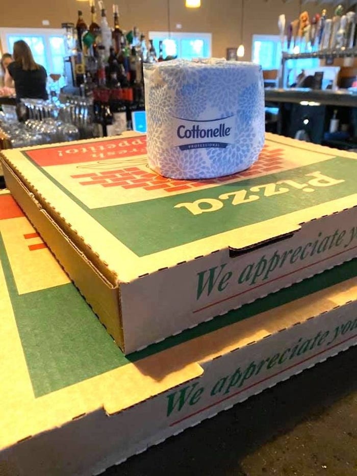 nha hang tang kem giay ve sinh anh 2