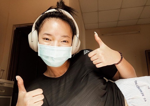 Khu cach ly day du, am ap trong mat hot girl, du hoc sinh hinh anh