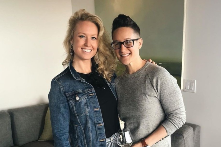 Cap dong tinh lam dam cuoi giua duong, chu hon dung tu tang 4 hinh anh