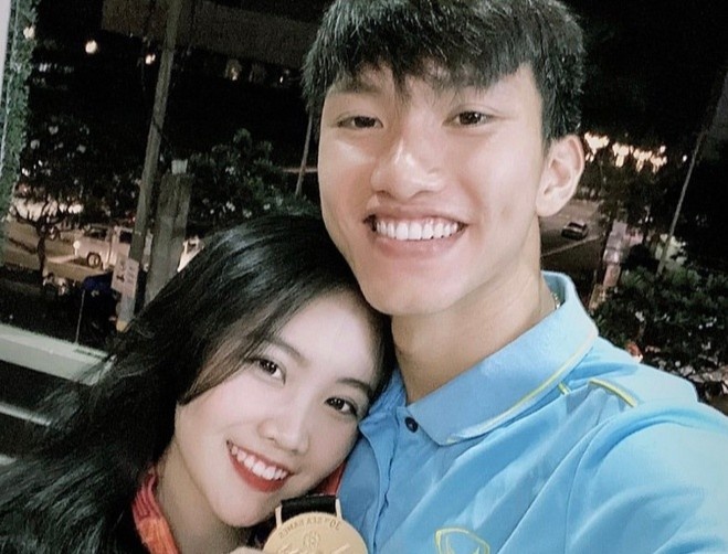 Van Hau khoe anh tap luyen tai nha o Ha Lan mua dich hinh anh