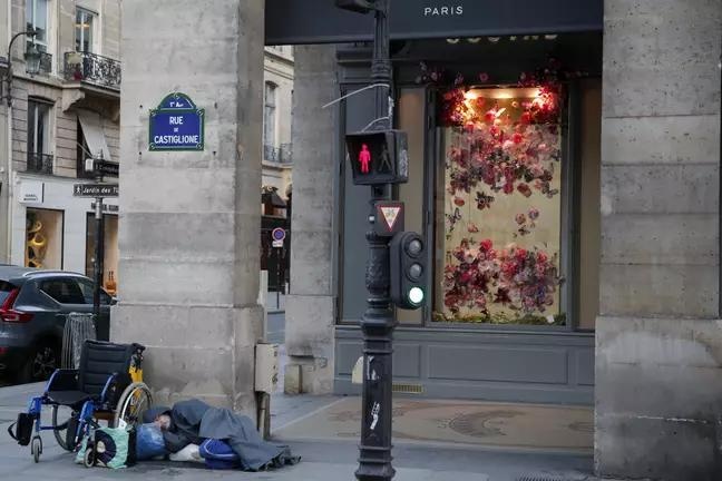 cho nguoi vo gia cu o khach san anh 2