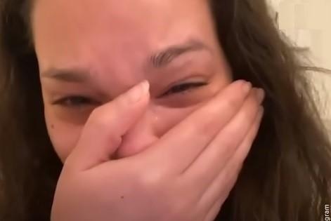 Y ta My bat khoc, trai long chuyen bo viec vi khong co khau trang dung hinh anh