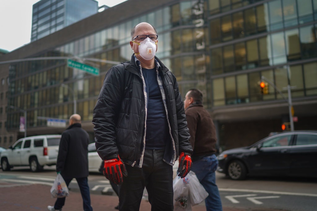 bac si chua covid19 mat nha anh 1