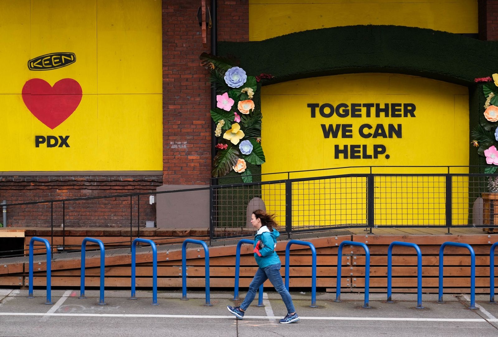 nghe thuat duong pho mua dich benh anh 9