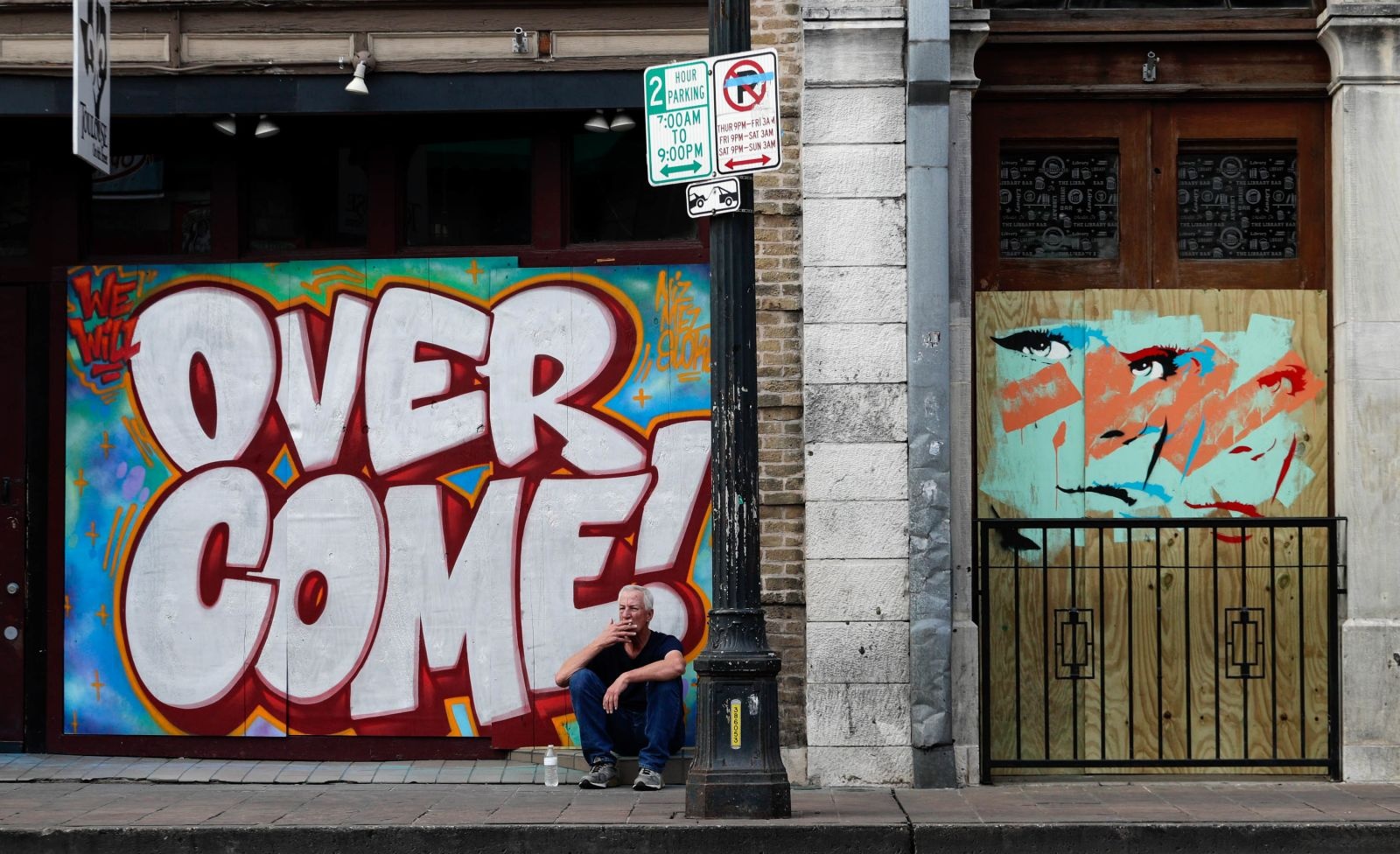 nghe thuat duong pho mua dich benh anh 10