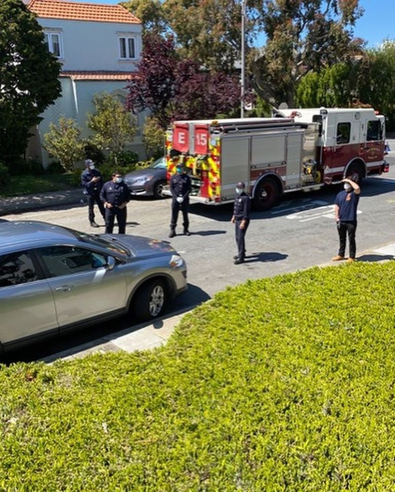 lính cứu hỏa tặng quà sinh nhật ảnh 3 linh cuu hoa tang qua sinh nhat anh 3