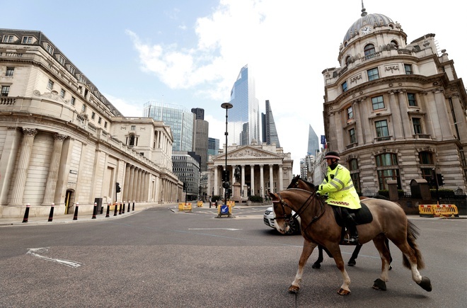 guong mat y ta Anh chong dich anh 3