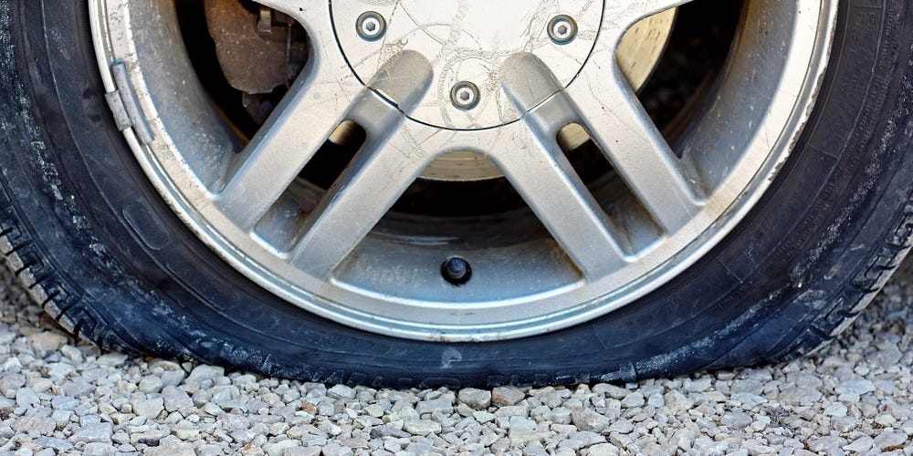 rach lop xe nhan vien y te anh 1