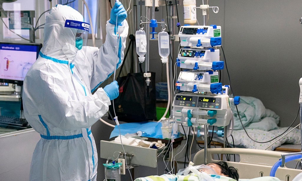 rach lop xe nhan vien y te anh 2