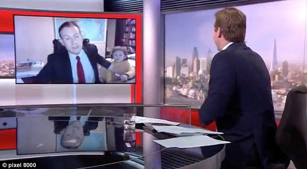 chu cho nam ngu tren truyen hinh anh 3